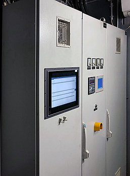 AVAT CHP modernization with E²CON-TE - control cabinet with operating computer