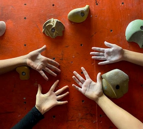 Neues Pilotprojekt für Schülerinnen: Mit Klettern und Bouldern die seelische Gesundheit stärken